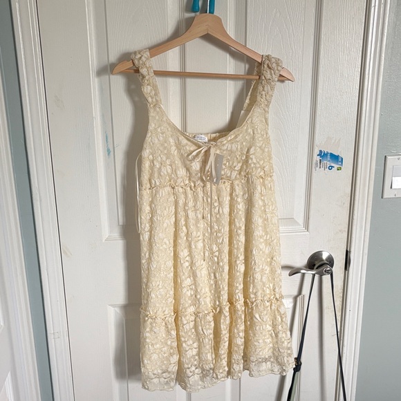 Elegant Cream Lace Mini Dress - Picture 1 of 7